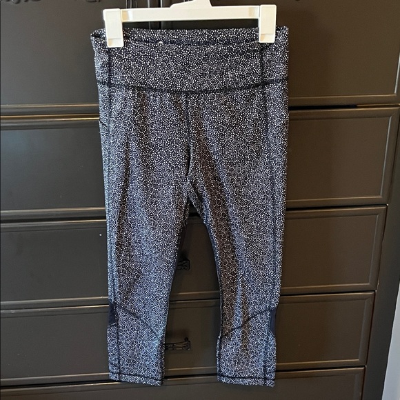 lululemon athletica Pants - Lululemon - Speckled Black Cropped Active Leggings with Contrast Panels
